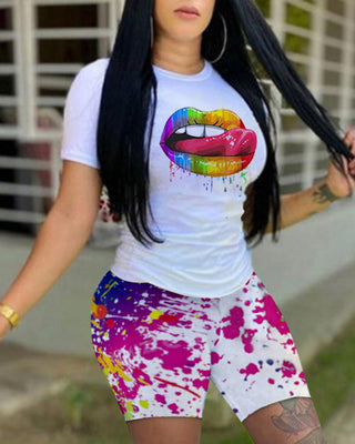Ensemble haut à manches courtes à imprimé lèvres et short à imprimé éclaboussures d'encre