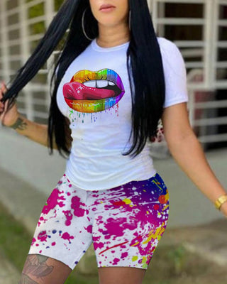Ensemble haut à manches courtes à imprimé lèvres et short à imprimé éclaboussures d'encre