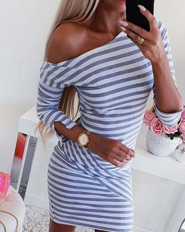 Robe décontractée rayée à une épaule