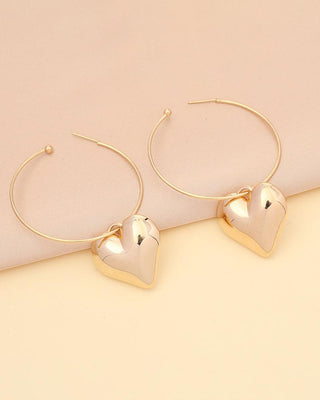 Boucle d'oreille en forme de cerceau à motif coeur