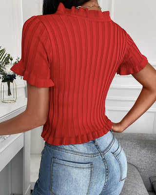 Haut en tricot à manches courtes et ourlet volanté à boutons