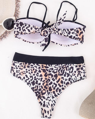 Ensemble de bikini noué à l'avant