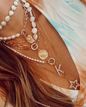 Collier en couches avec pendentif en perles et disque