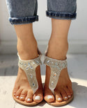 Sandales plates décontractées cloutées à bride en T