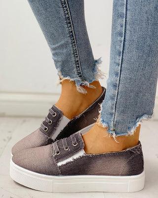 Chaussures décontractées plates à détail œillet