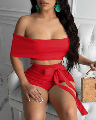 Haut court et pantalon court à épaules dénudées