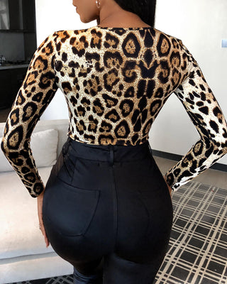 Haut à boutons découpés et imprimé guépard