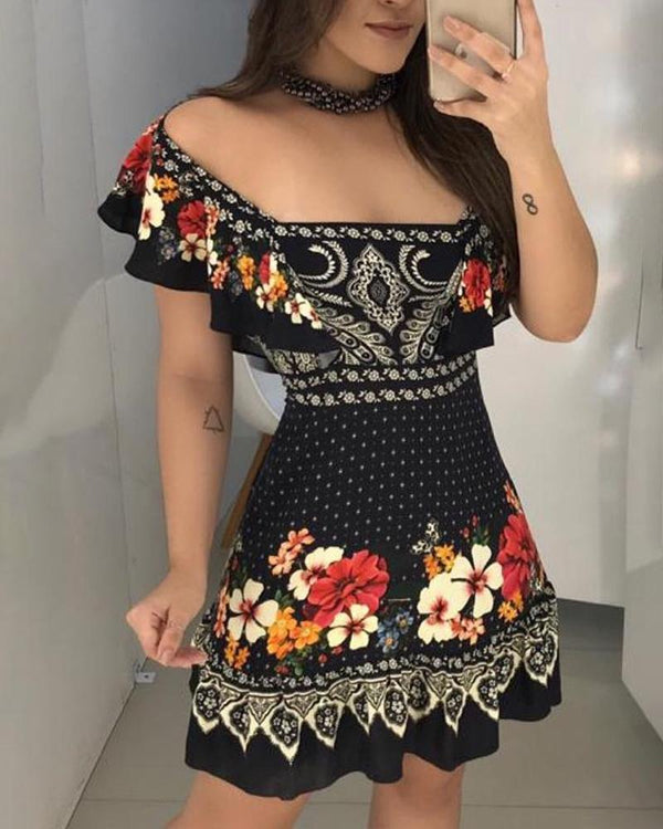 Robe à volants à imprimé floral et épaules dénudées