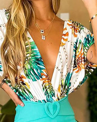 Ensemble haut plongeant à imprimé tropical et jupe unie