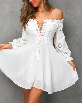 Robe en dentelle crochetée à épaules dénudées