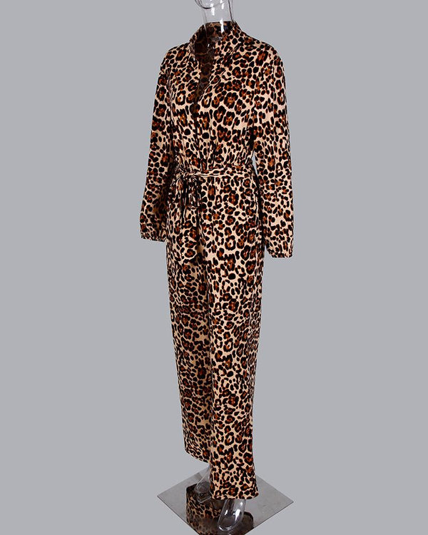 Combinaison pantalon large à motif léopard et boutons