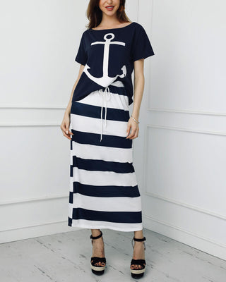 Ensemble t-shirt à imprimé ancre de bateau et jupe rayée