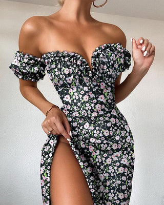 Robe à épaules dénudées et fente haute à ourlet volant