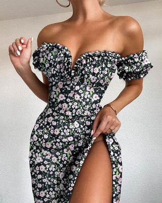 Robe à épaules dénudées et fente haute à ourlet volant