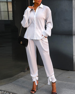 Ensemble haut froncé boutonné à manches longues et pantalon à poches