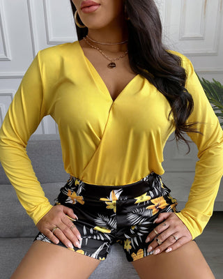 Ensemble haut cache-cœur uni et short à imprimé floral