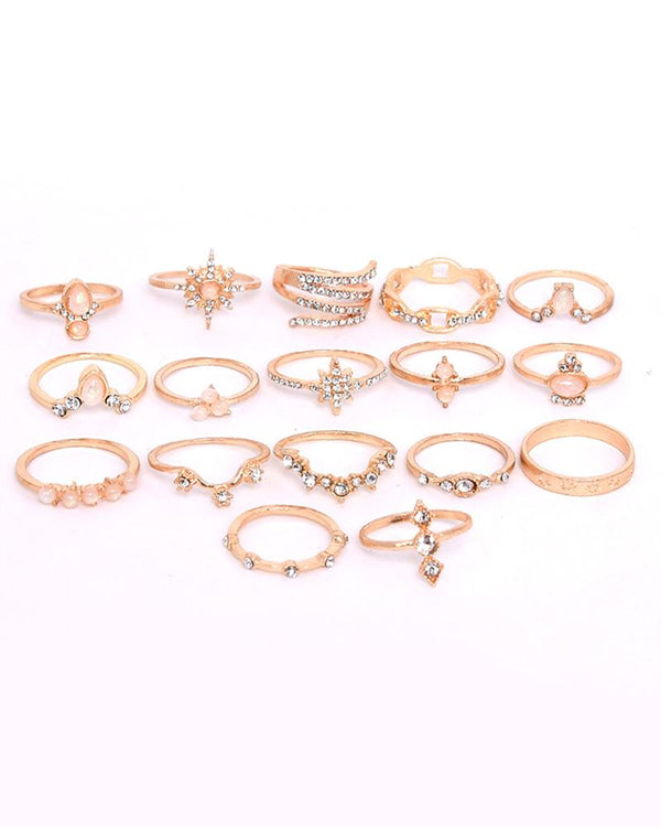 Ensemble de 17 anneaux décoratifs cloutés et perlés
