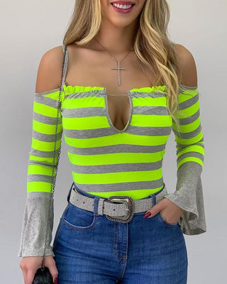 Haut rayé à épaules dénudées et manches cloche