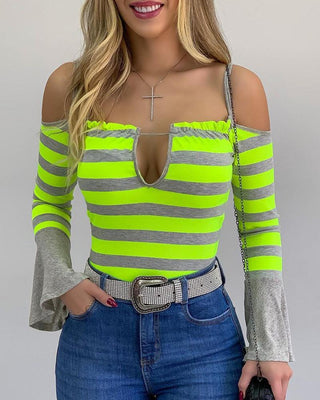 Haut rayé à épaules dénudées et manches cloche