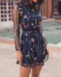 Mini-robe à manches brodées à fleurs