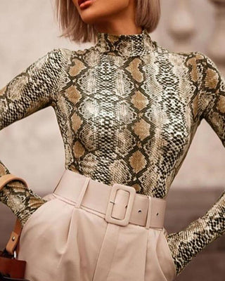 Blouse à manches longues à col montant et imprimé serpent